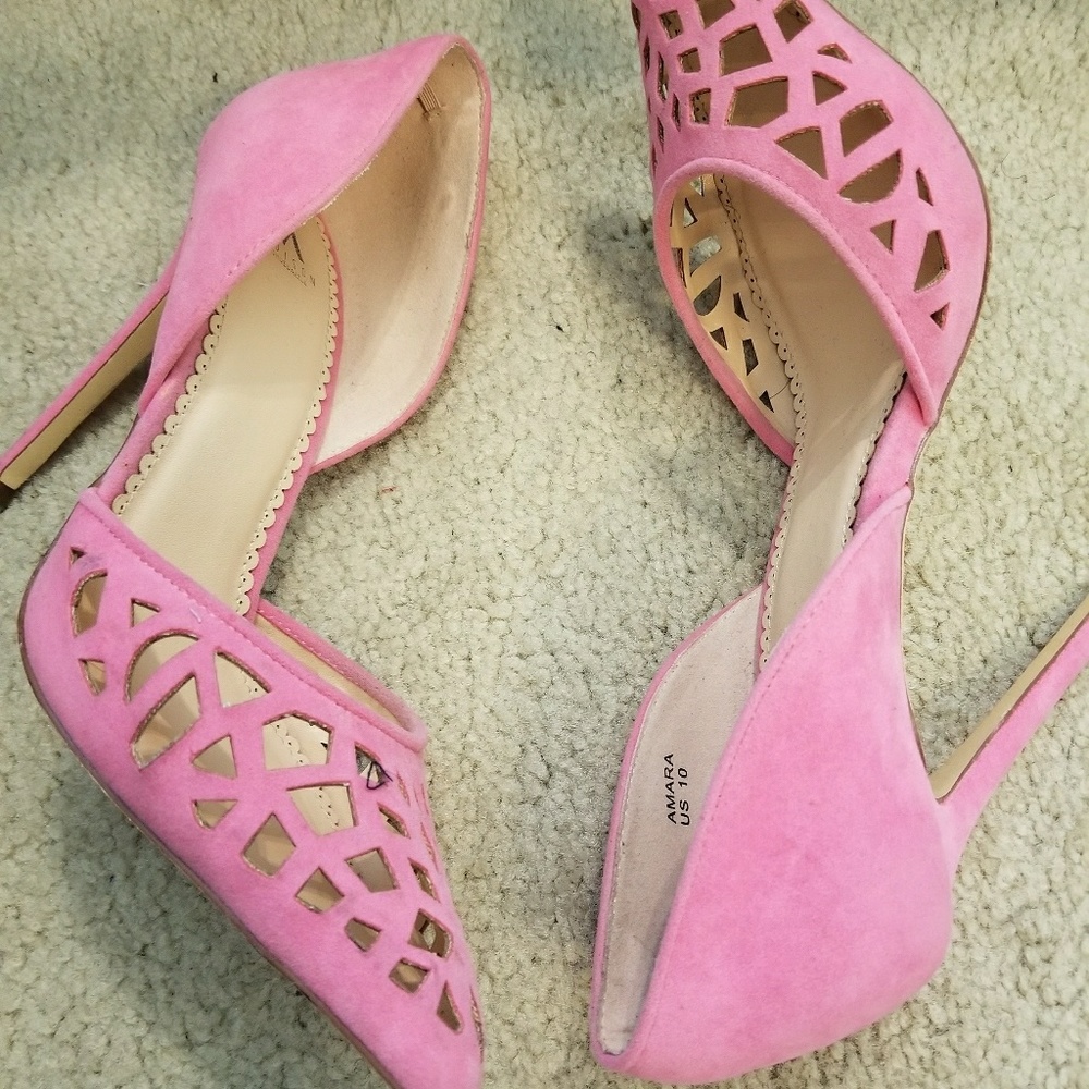 Pink laser cut pumps