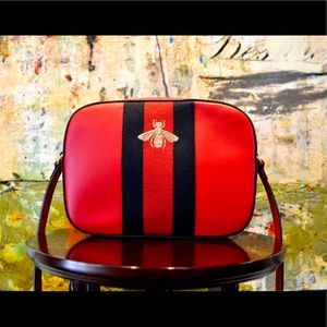 Gucci Red Leather Shoulder Bag with a Bee