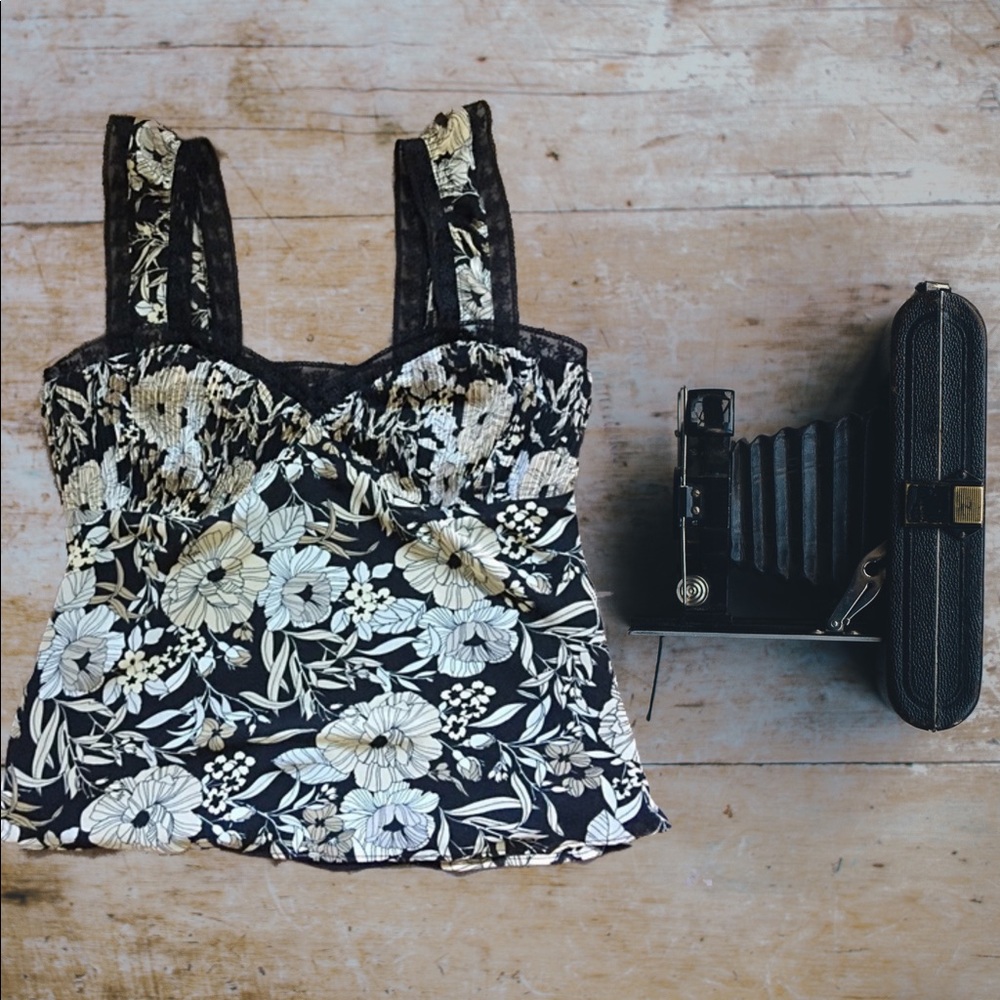 Bandolino Top. Size 8.