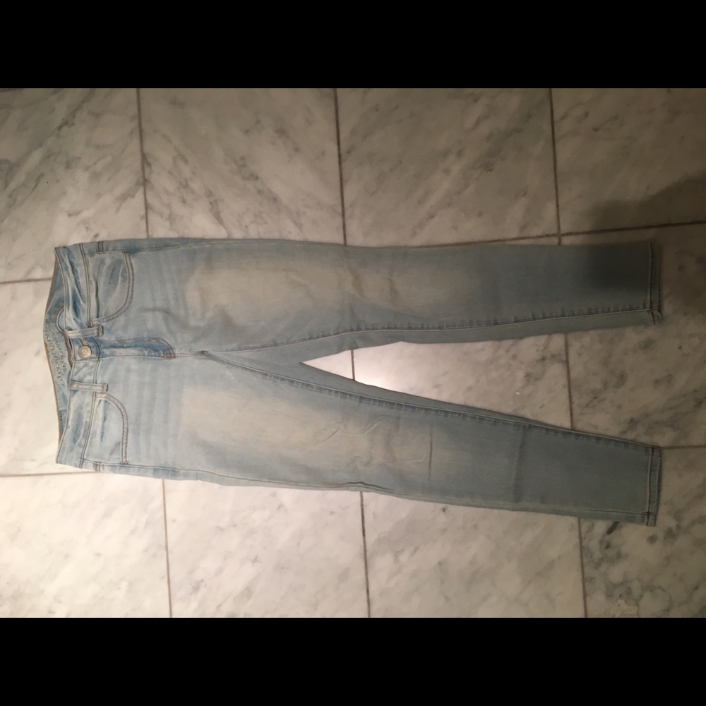 Light wash American eagle skinny jean