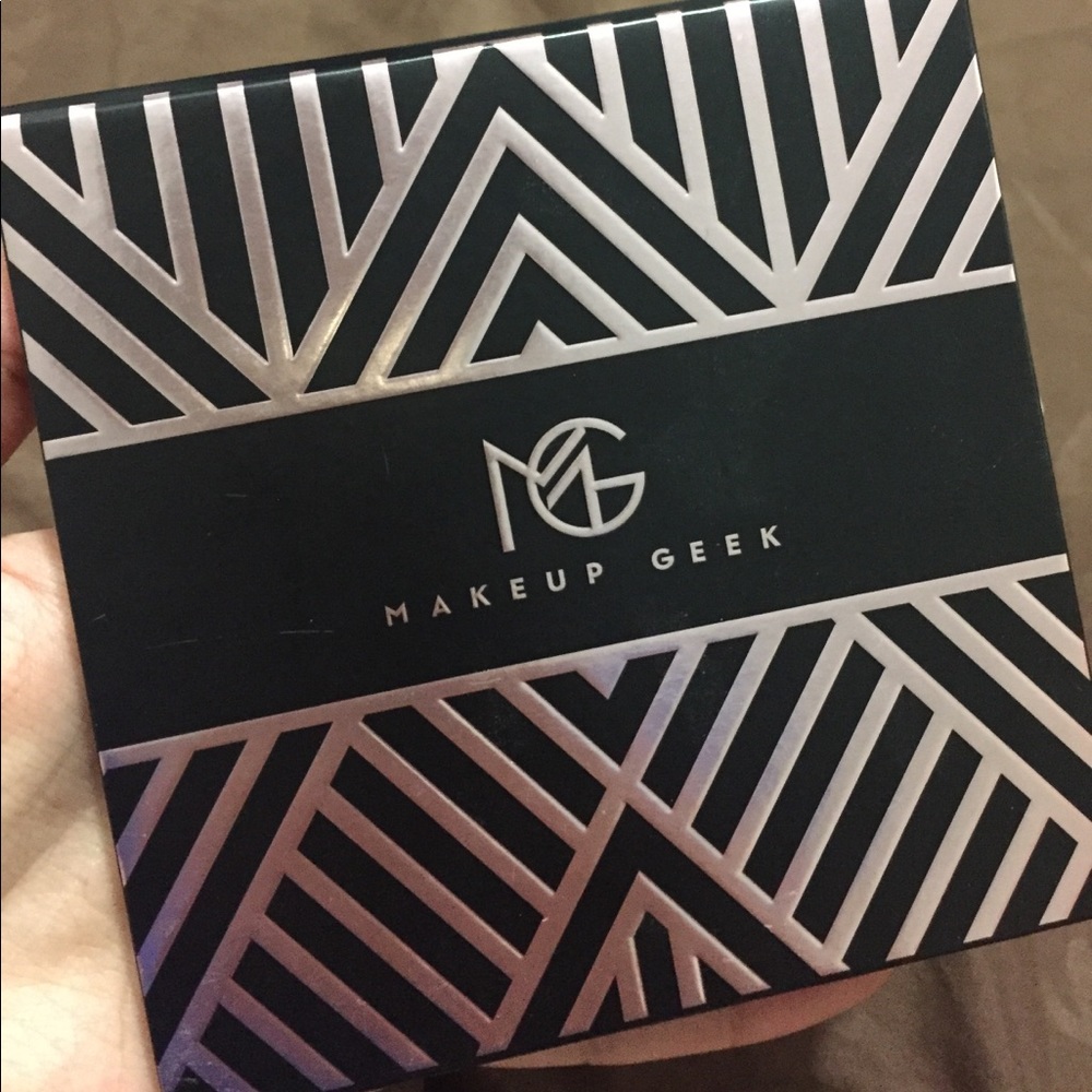 MAKEUP GEEK X MANNY MUA COLLAB EYESHADOW PALETTE