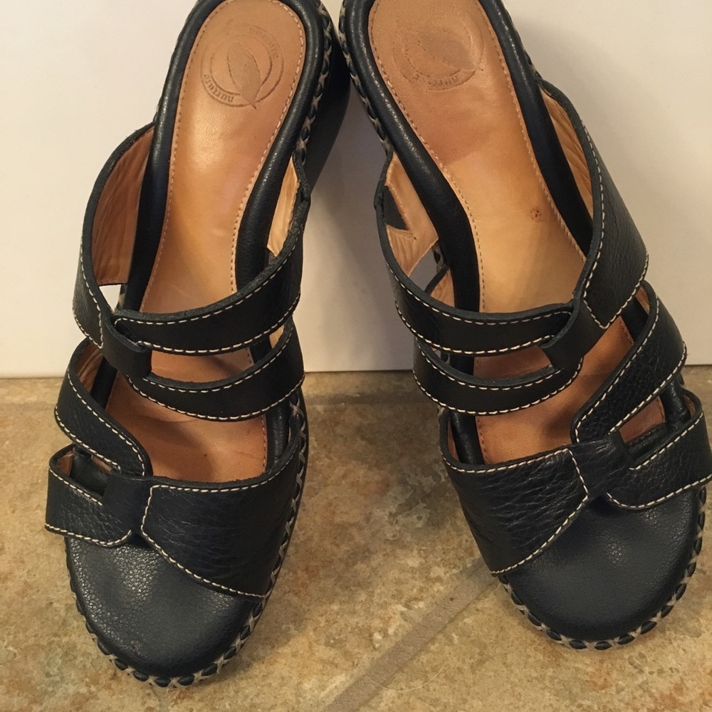Leather NURTURE sandals