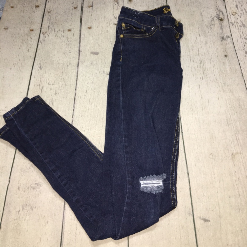 High Waisted Blue Jeans with a Trendy Ripped Knee