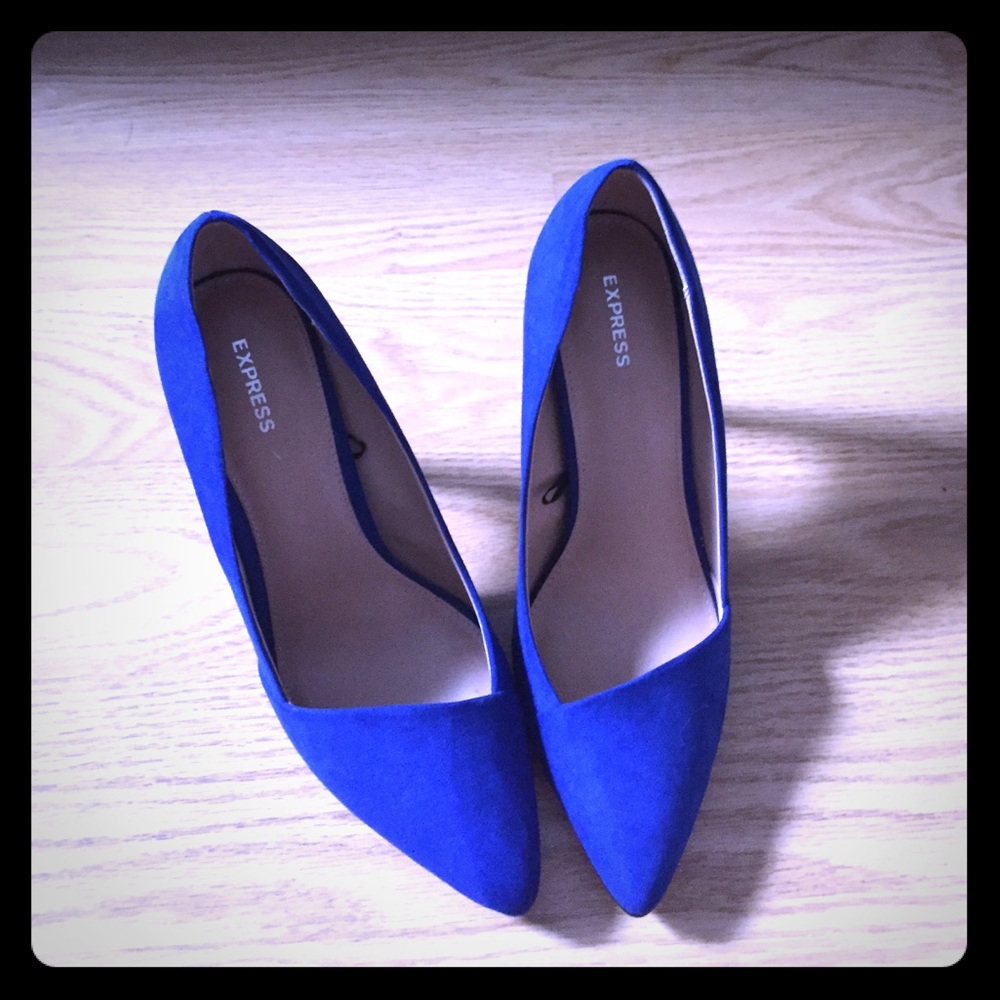 Sexy blue suede heels! 😱😱🌍💙