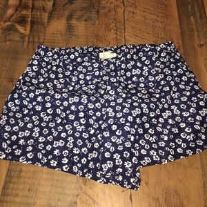 Floral pattern shorts with bow on front