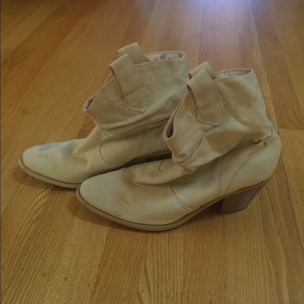 Pilar Burgos heeled short boot