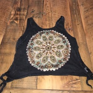 Distressed tank with design
