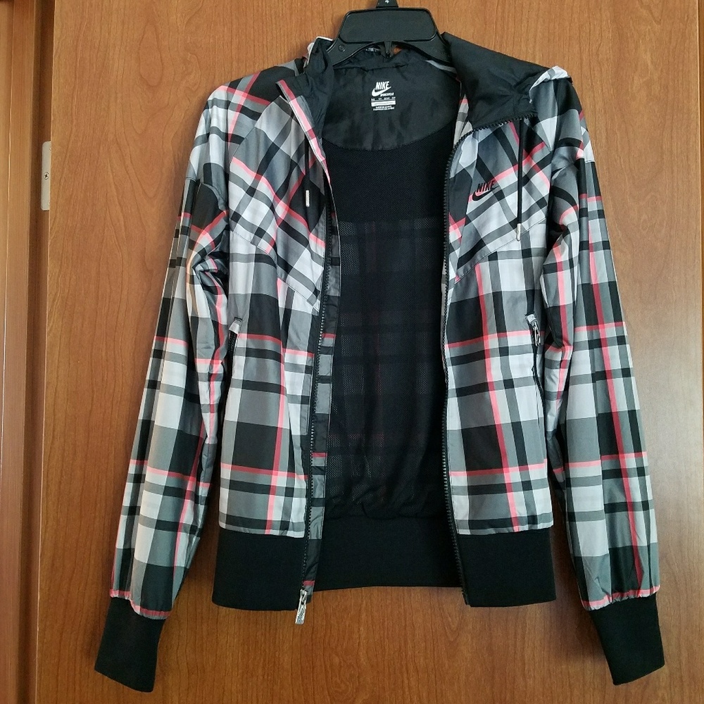 Plaid Nike Windbreaker, like new, water resistant