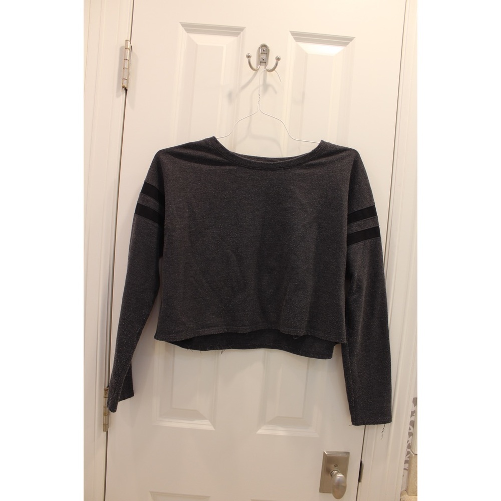 Grey long sleeve crop top