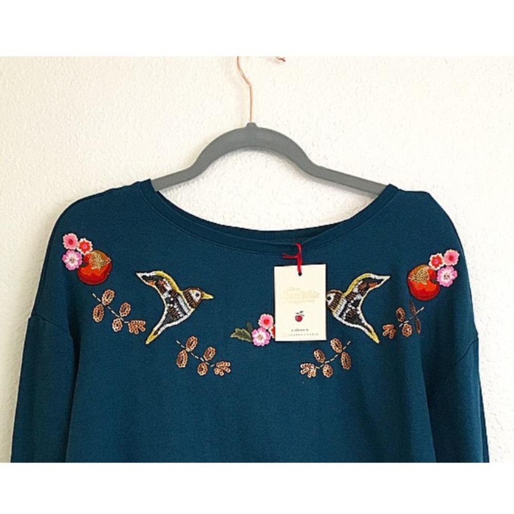 Embroidered Disney Snow White Crew🥀