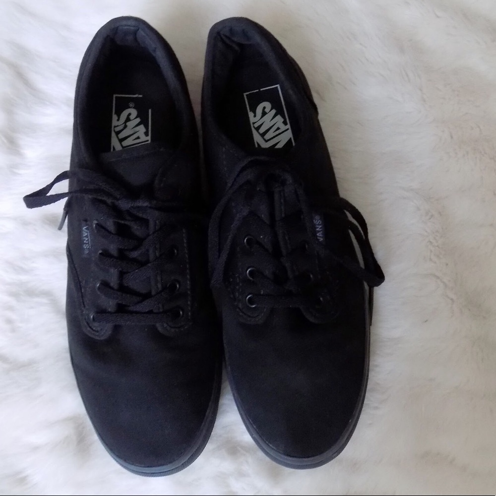 👽BARELY WORN Black Vans👽