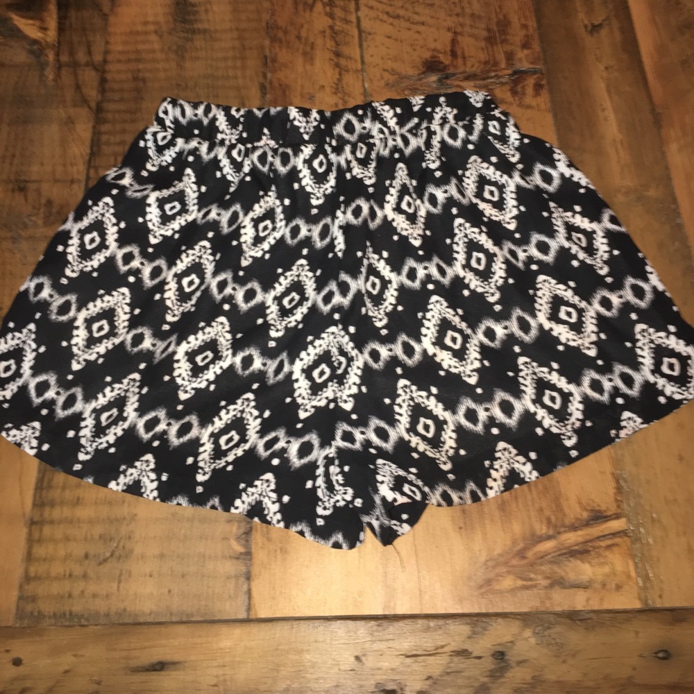 Patterned shorts - Picture 2 of 2