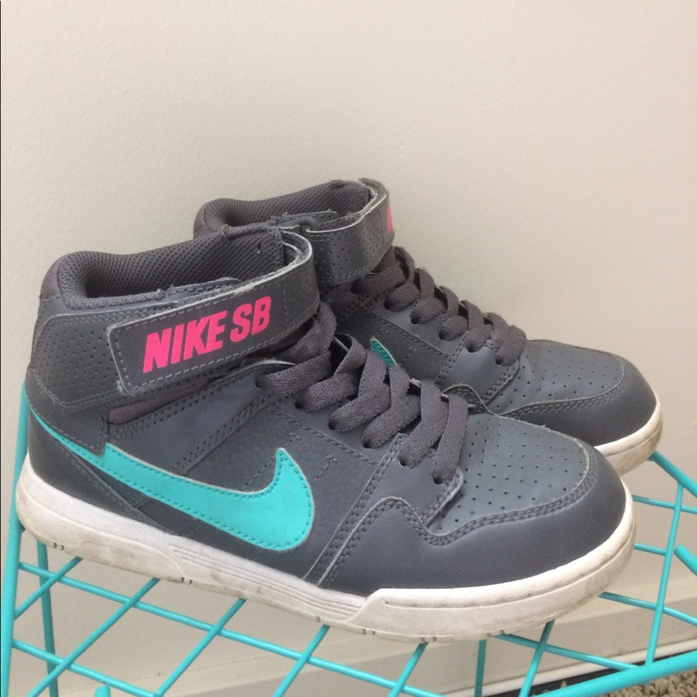 Girls gray, pink and teal Nike SB