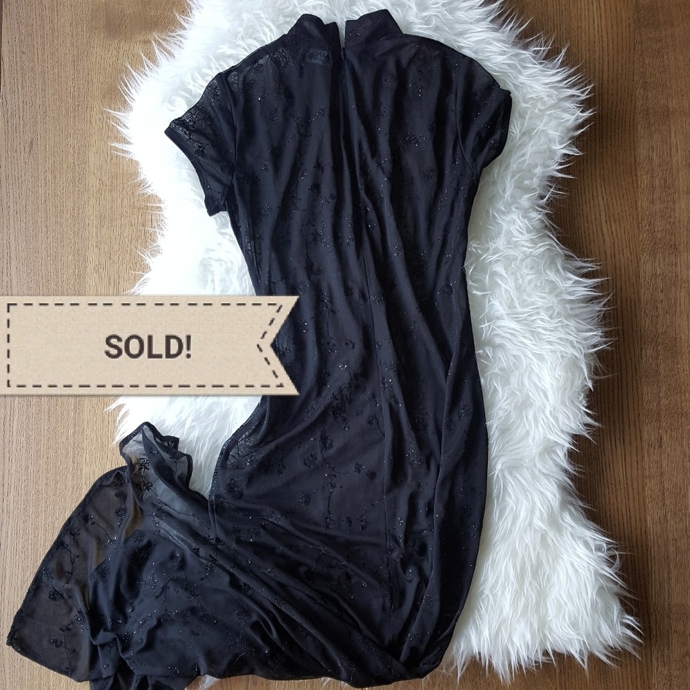 SOLD - Sultry Traditional Vintage Dress