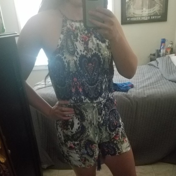 ✨HP! Floral Halter Paisley Pattern Romper - Picture 3 of 6