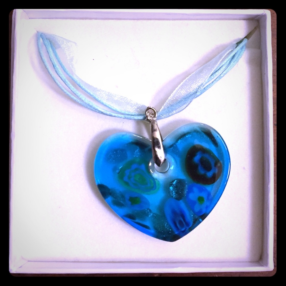 Never worn heart pendant