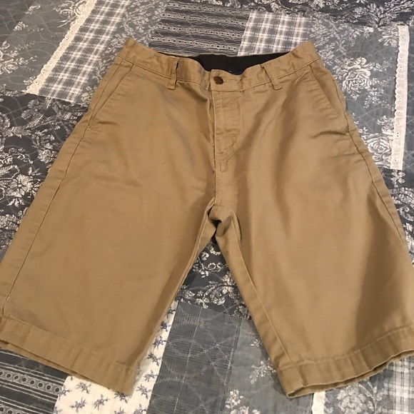 Men's khaki shorts - Picture 1 of 3