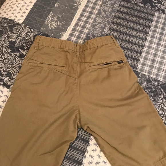 Men's khaki shorts - Picture 2 of 3