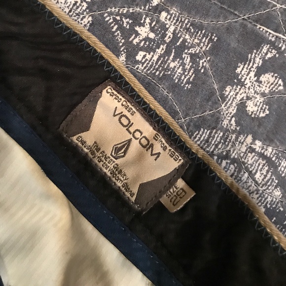 Men's khaki shorts - Picture 3 of 3