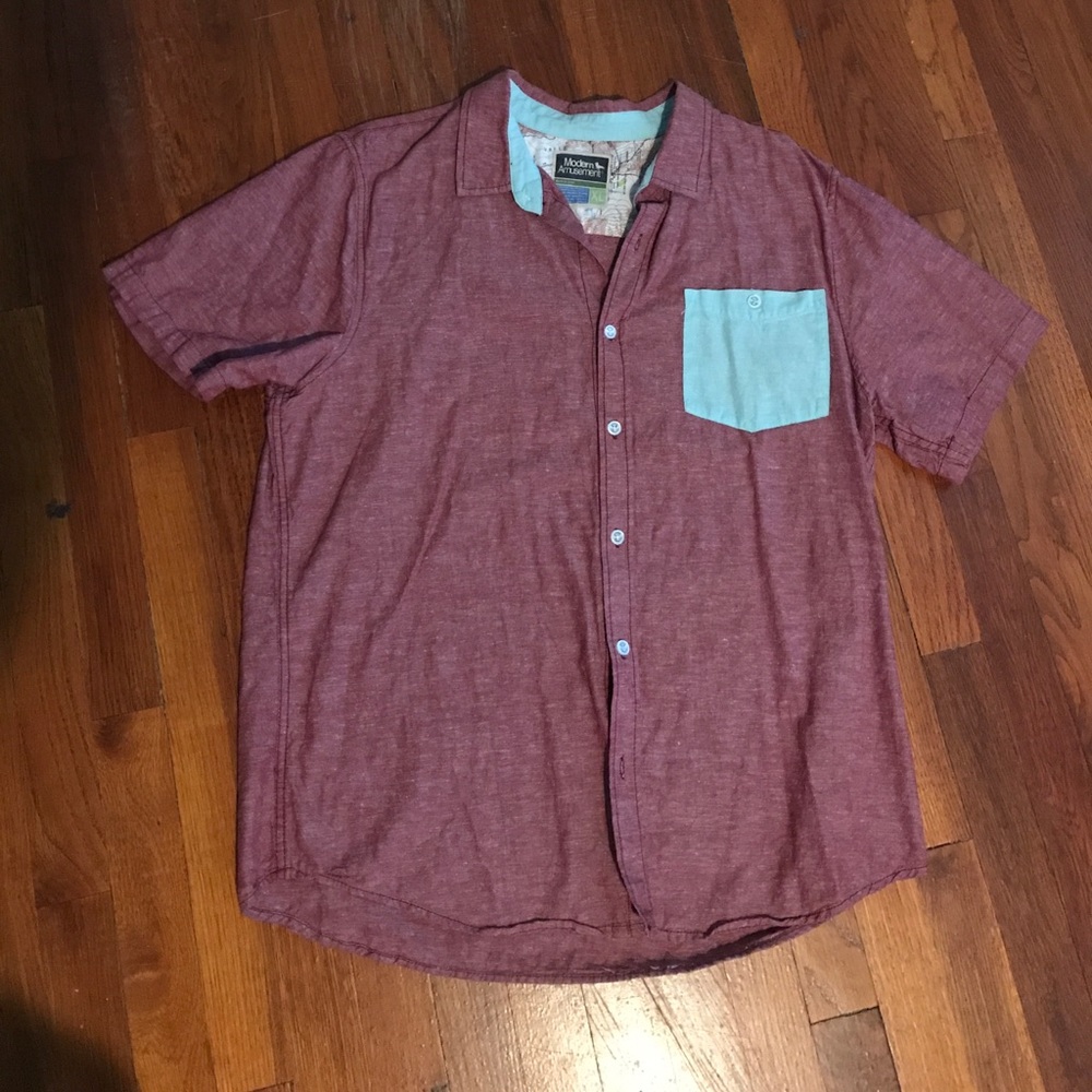 Button up short sleeve collared shirt
