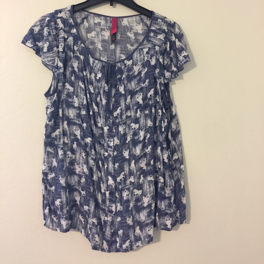Short ruffle sleeve top