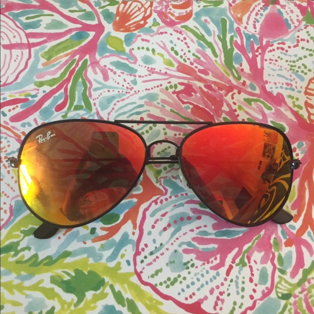 Red mirrored ray bans