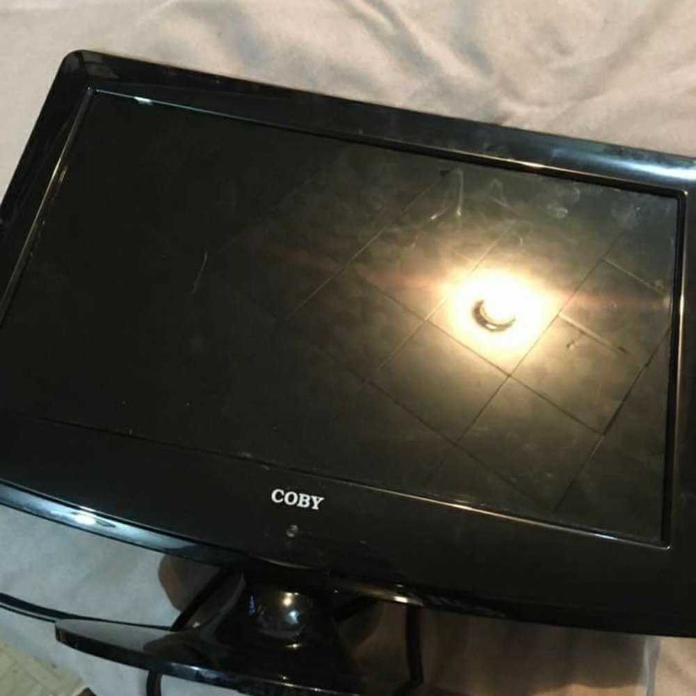 Small flat screen - Picture 1 of 4