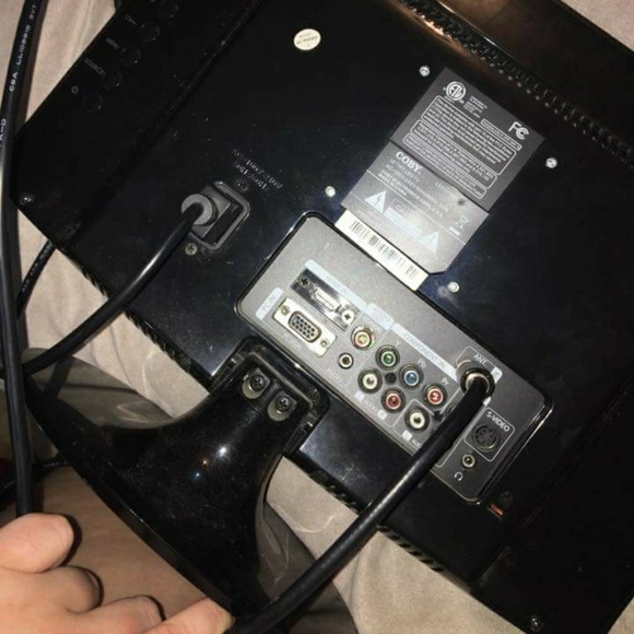 Small flat screen - Picture 2 of 4