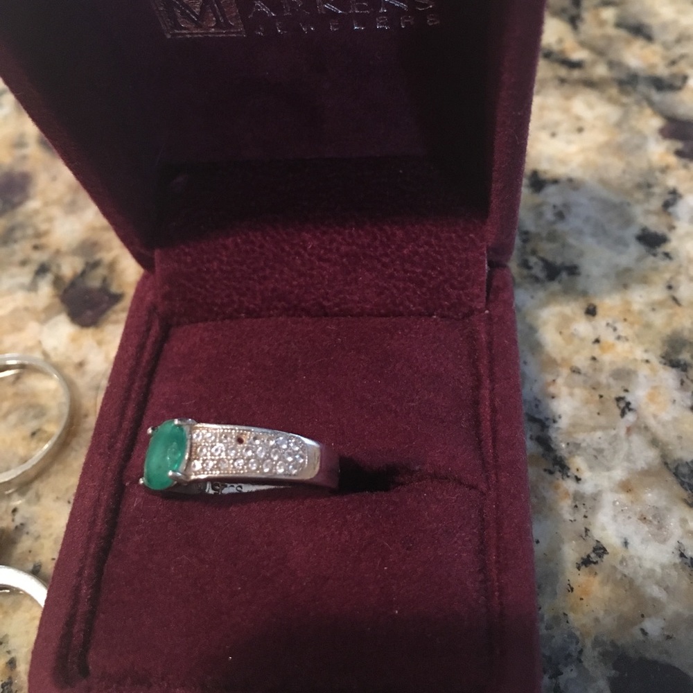 Emerald ring. - Picture 2 of 4