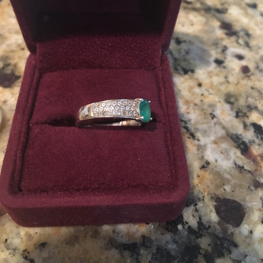 Emerald ring. - Picture 3 of 4