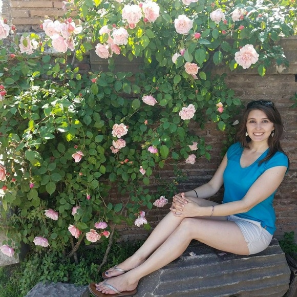 Meet your Posher, Jennifer - Picture 2 of 3