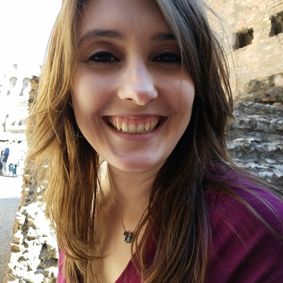 Meet your Posher, Jennifer - Picture 3 of 3