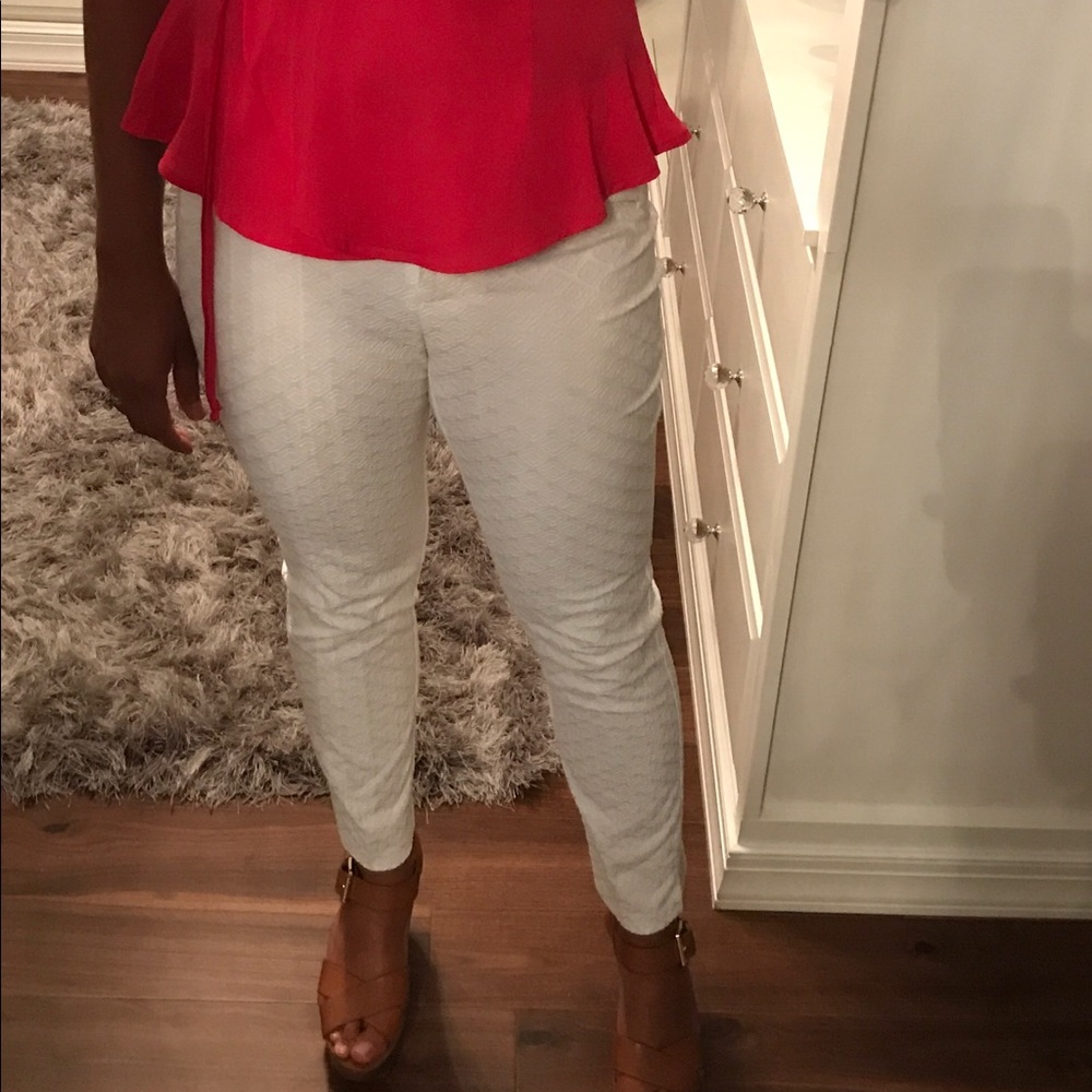 White subtle pattern skinny dress pants