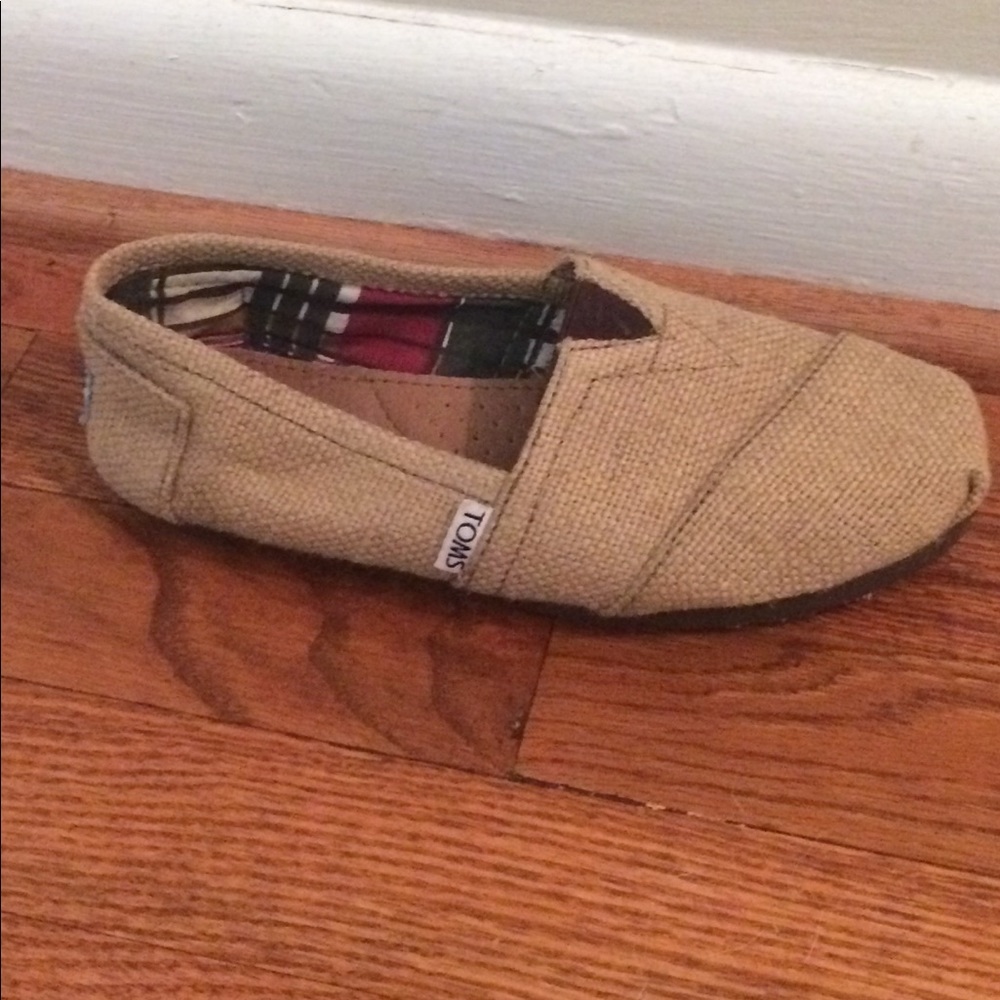 Tan Burlap Toms