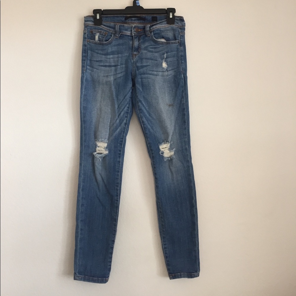 Distressed boyfriend jeans