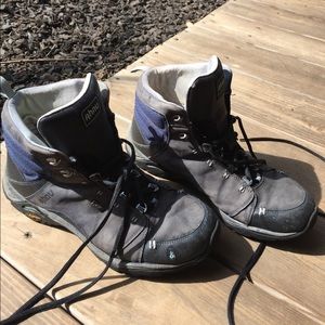 Used- Ahnu Montana boots- size 10