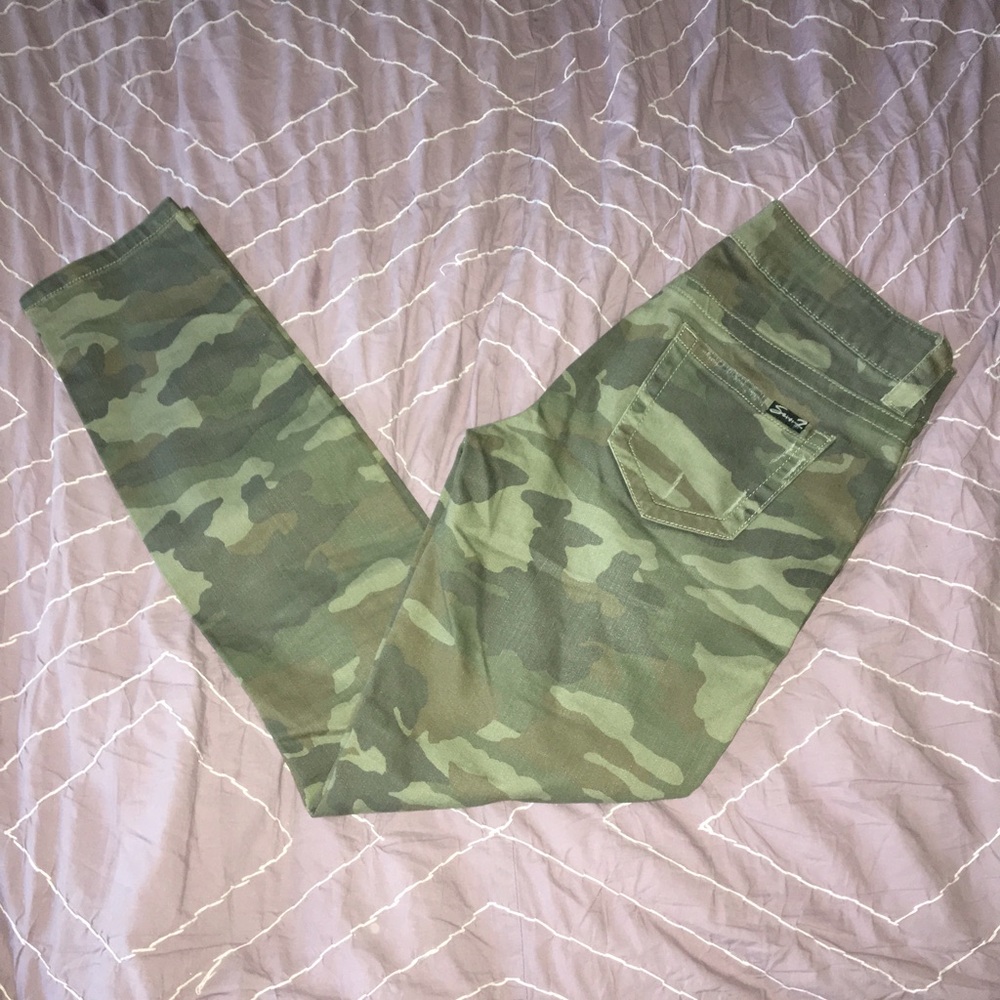 Camouflage low rise skinny jeans