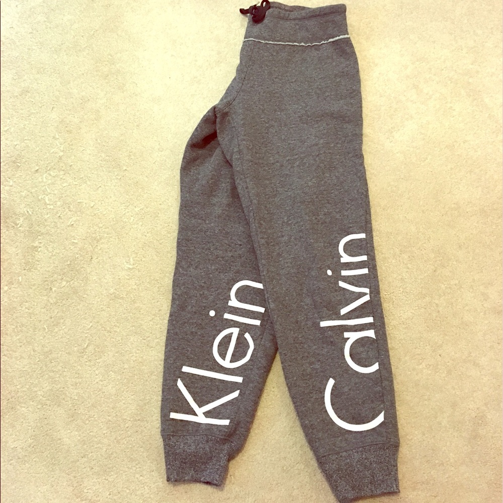 Calvin Klein Fleece Logo Cropped Sweatpants Small