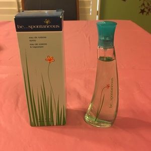 Avon "be...spontaneous" spray