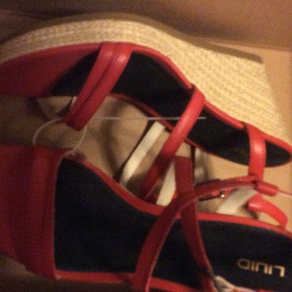 NWT Sexy Liuid Red Wedge Sandals Size 10 👠 - Picture 8 of 8