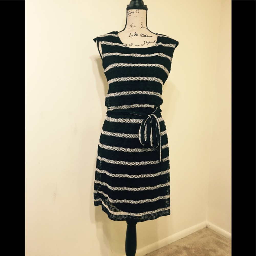 💥SALE💥 Guess black and off-white striped dress