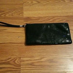 Metal mesh wristlet