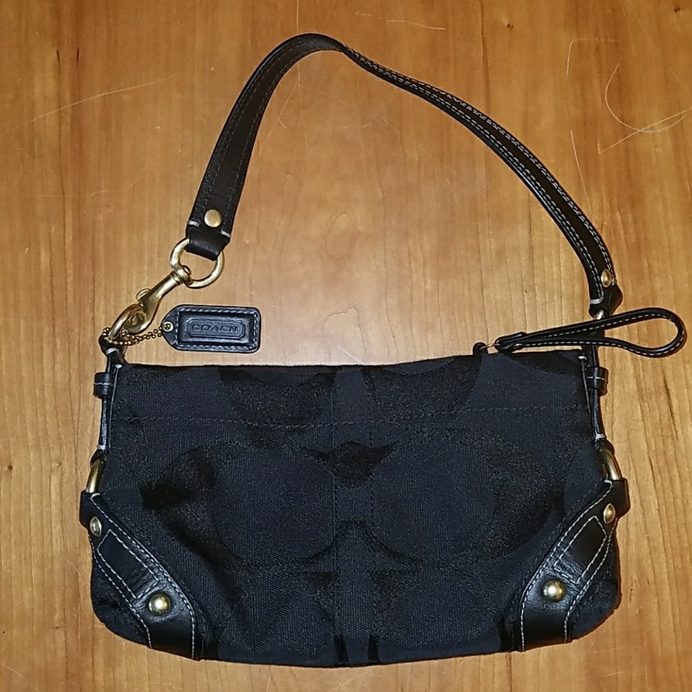 Coach shoulder bag in pristine condition!