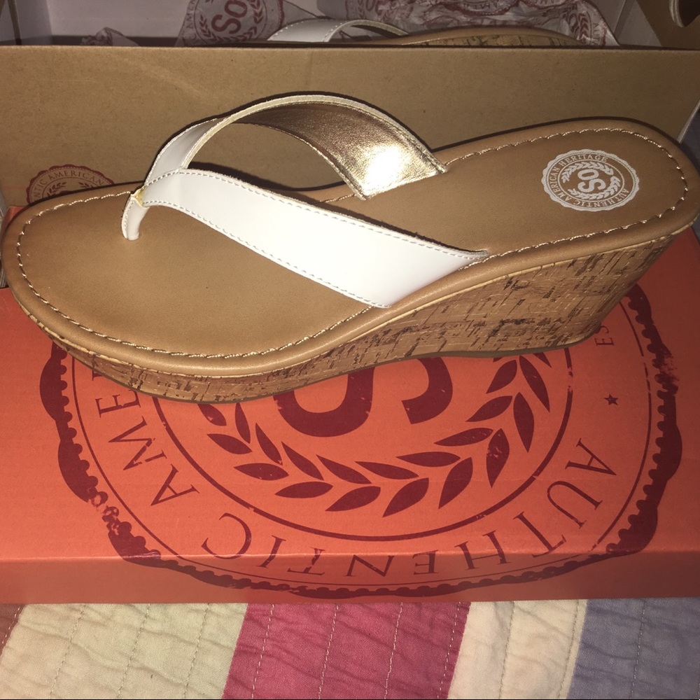 White healed Sandle