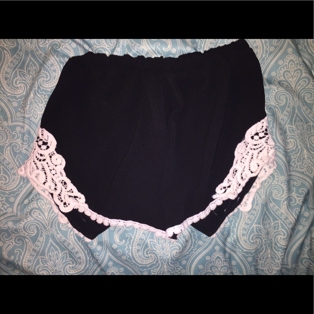 💓💓Black Boutique Shorts w/ Lace Detail