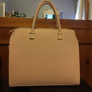 Súper simple yet perfect hand/bodycross bag