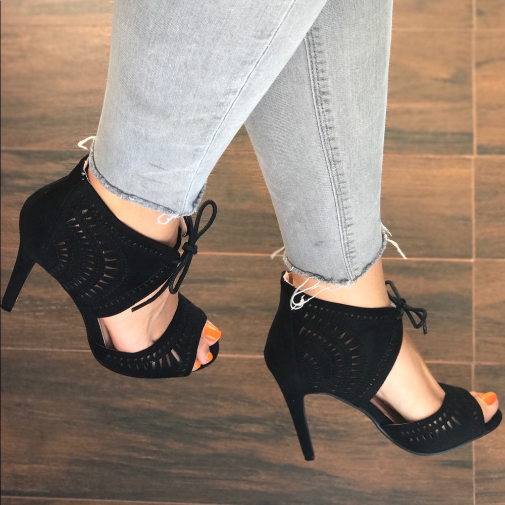 Black Perforated Gladiator Peep Toe Heel Sandals - Picture 4 of 7