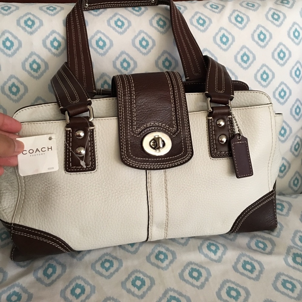 💥AUTHENTIC COACH SATCHEL 🎉