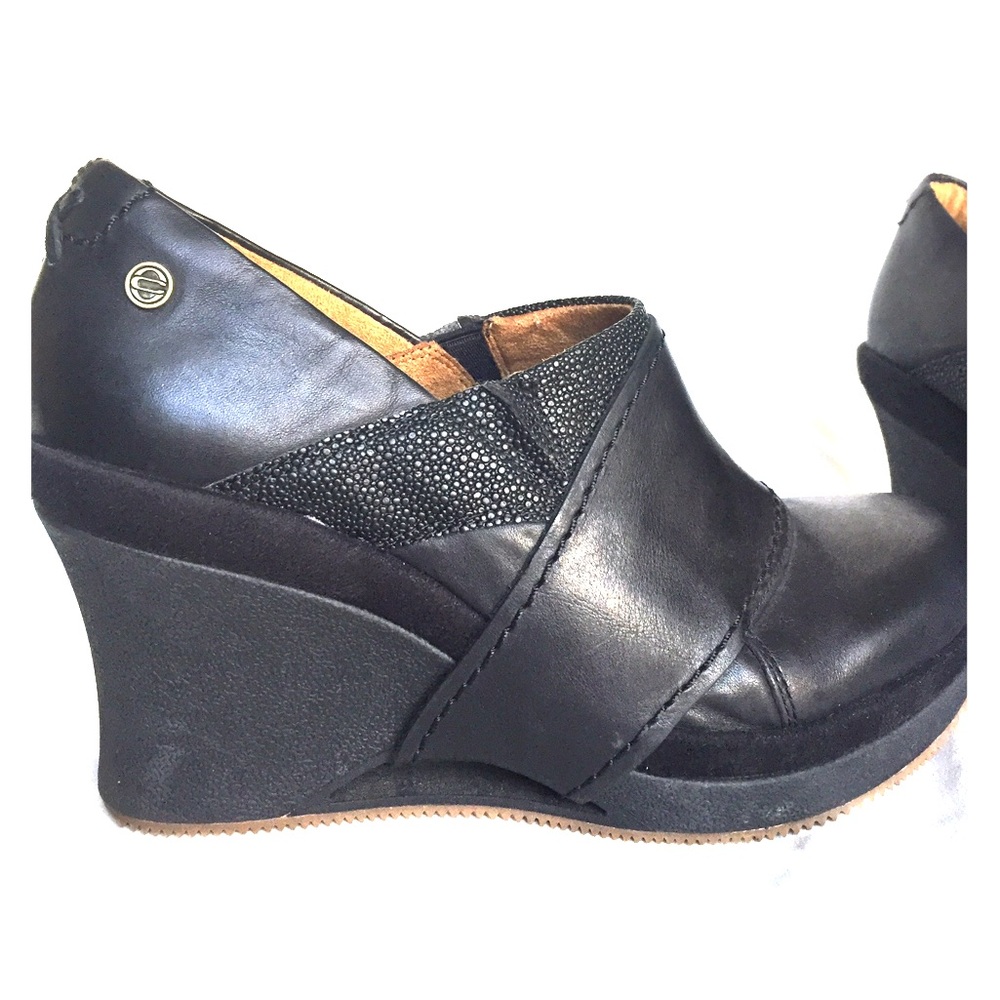 Mozo Divine Wedge