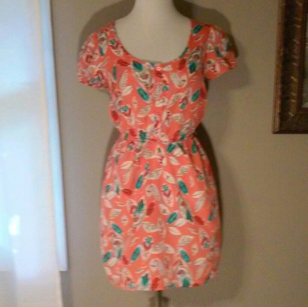 Summery Feather print Dress w/ Pockets!